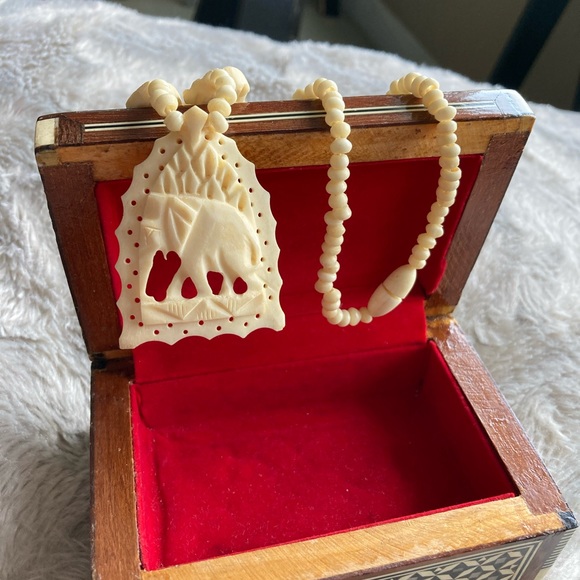 Vintage Ivory carved necklace, elephant figures - Picture 3 of 5